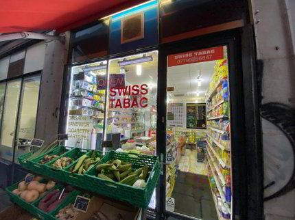 ÉPICERIE DANS UNE RUE PASSANTE 1/3