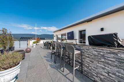 Exklusive 5.5-Zimmer-Attikawohnung mit 152 m² Terrasse & Weitsicht! 1/5
