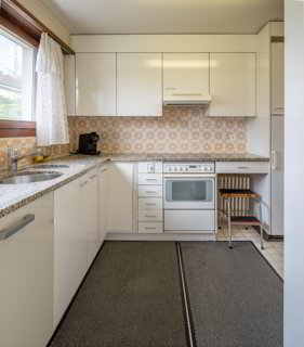 Freistehendes, renovationsbedürftiges 4.5 Z' EFH mit top Aussicht 1/5