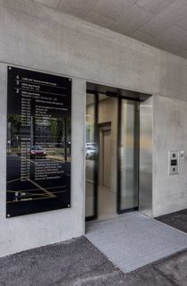 Büro mit 45m2 in Gewerbegebäude zu vermieten 1/3