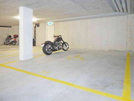 XXL-Tiefgaragenplatz, hell und freundlich, nähe Zürich zu verkaufen 1/3