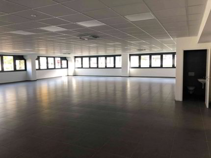 Affittasi moderno spazio commerciale di 232 m² a Giubiasco 1/1