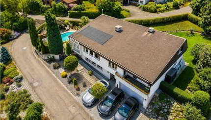 Exklusives Familienparadies mit Pool und Weitblick - grosszügiges 10-Zimmer-Einfamilienhaus in Bergdietikon 1/5