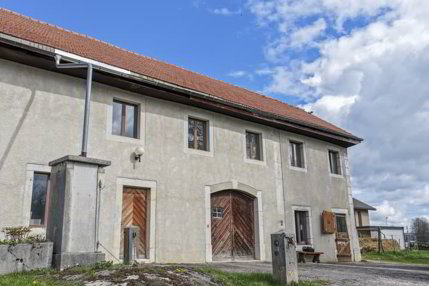 Entre chevaux et horizon urbain, la ferme que vous attendiez... 1/5
