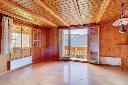 Renovierungsbedürftiges Chalet mit Baugenehmigung 1/5