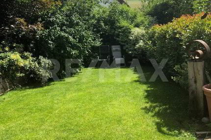 Sehr helle Wohnräume, renoviert mit sonnigem Garten 1/5