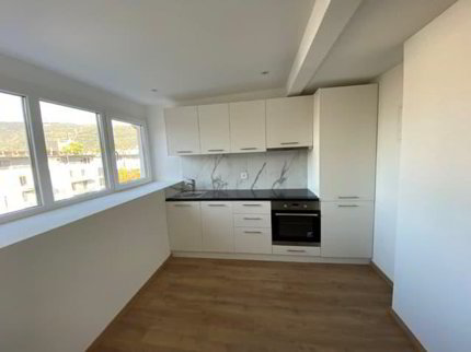 Charmante 1-Zimmer-Dachwohnung mit Estrich zu vermieten 1/5