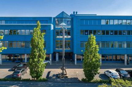 Helles, renoviertes Büro an ruhiger Lage in Aarberg 1/5