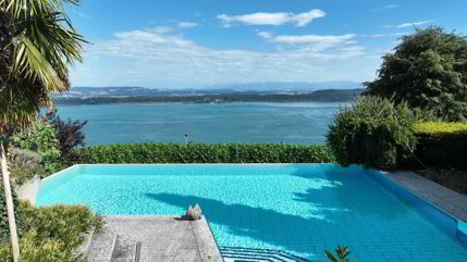 Exklusive Villa mit Pool und Seesicht in Ligerz 1/5