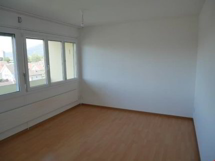 Moderne 3.5-Zimmer-Wohnung mit Balkon in Biel/Bienne 1/5