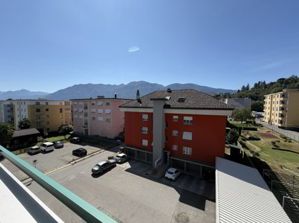 Vendesi a Losone appartamento ad angolo, soleggiato e centrale 1/5