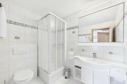 Möbliertes Hotelzimmer mit Balkon - wochenweise in Saas-Almagell 1/5