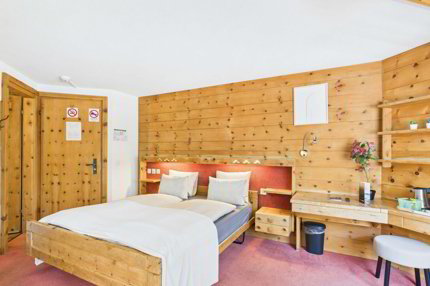 Möbliertes Hotelzimmer mit Balkon - wochenweise in Saas-Fee 1/5