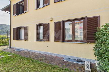 ITALIA-Appartamento con grande terrazza e garage vicino al confine svizzero 1/5