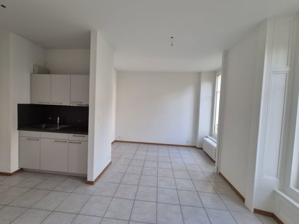 Studio au 1er étage à louer à Neuchâtel 1/3
