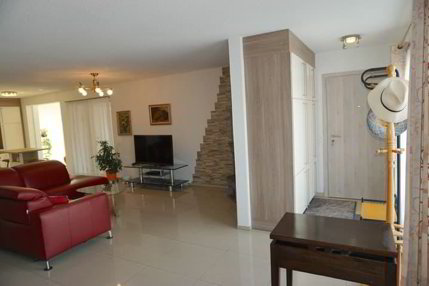 ARI-262 - Magnifique rez-de-jardin de 5,5 pièces dans une maison de... 1/5