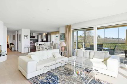 Grand appartement au calme total, avec vue! 1/5
