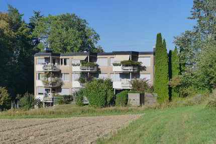 4½-Zr. Wohnung mit Aussicht, Garage und Hallenbad 1/5