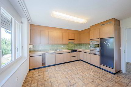 GROSSZÜGIGES 8.5 ZIMMER EINFAMILIENHAUS MIT POOL IN RUBIGEN 1/5