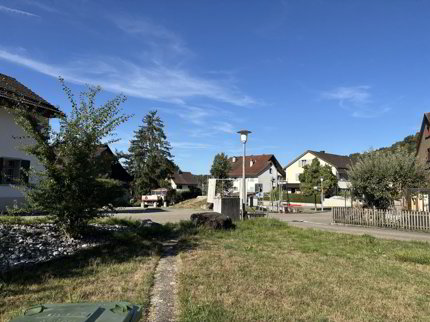 Charmantes Einfamilienhaus mit grossem Garten und viel Potenzial 1/5