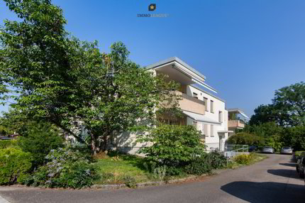 Potenzial mit Seesicht & Seenähe, viel Raumangebot in ruhiger Lage. 1/5