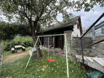 SCHÖNES HÄUSCHEN MIT GARTEN UND PARKPLÄTZEN 1/5