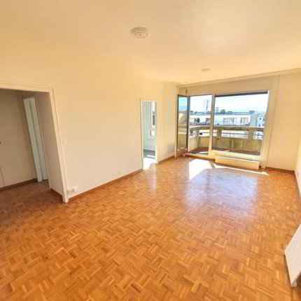 Appartement de 3 pièces avec balcon à Plainpalais 1/5