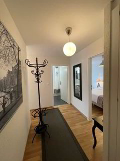 Spacieux appartement de 2.5 pièces avec balcon 1/5