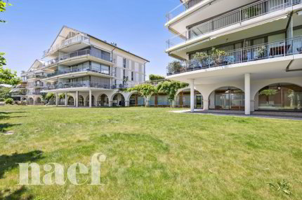 Local commercial de 5.5 pièces en vente à Coppet - 145 m² 1/3