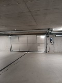 Zu vermieten : neue Motorrad-Einstellhallenplätze in Avenches 1/5