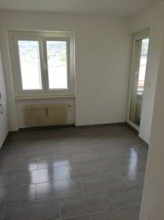 Geräumige renovierte 3.5-Zimmerwohnung mit 2 Balkonen 1/5