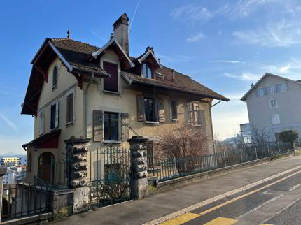 Immeuble locatif mitoyen à deux pas du centre-ville avec places de parc 1/5