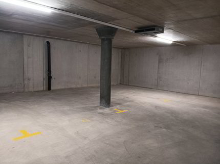 Zu vermieten: Separater Einstellhallenbereich mit 8 Plätzen. 1/5
