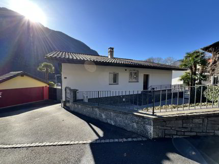 Prestigiosa villa bifamiliare con piscina e grottino 1/5