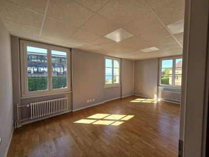 Bel espace de bureau spacieux en gare de Neuchâtel 1/5