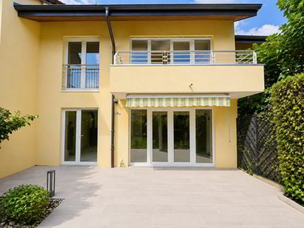 En Exclusivité - Villa familiale de 8 pièces dans un cadre résidentiel privilégié 1/5
