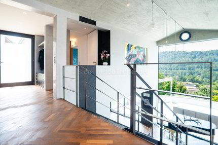 Elegante 10-Zimmer Villa mit aussergewöhnlicher Architektur 1/5