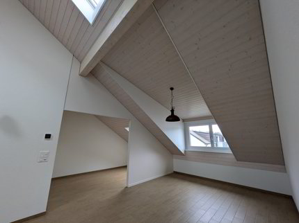 Wunderschöne 2.5 Zimmer-Attikawohnung- Ihr neues Zuhause! 1/5