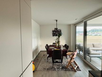 Grosszügige 4.5-Zimmer-Wohnung mit wunderbarem Balkon 1/5