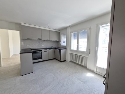 Entièrement rénové ! 2.5 pièces au rez supérieur 1/5