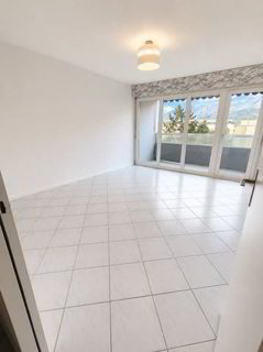 Helle 2.5-Zimmer-Wohnung mit Balkon und Bergblick in Nidau - sofort... 1/5