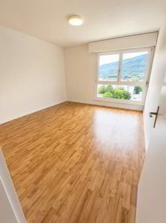 Geräumige 3.5-Zimmer-Maisonette-Wohnung mit Balkon und Bergblick in... 1/5