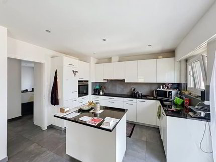 Villa 5.5 pièces avec 4 chambres et vue panoramique sur le Léman,... 1/5