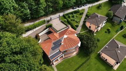 Elegante Villa mit Hallenbad und großzügigem Grundstück in Vezia 1/5