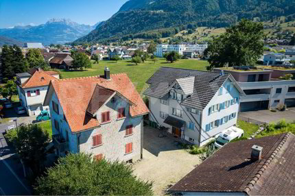 Grosszügiges Grundstück mit Potenzial für neue Wohneinheiten in Reichenburg SZ zu kaufen! 1/5