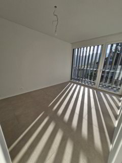 Neuwertige 3.5-Zimmerwohnung im 1. OG mit Wintergarten 1/5