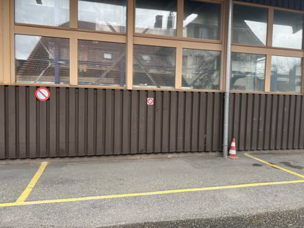 zentraler und überdachter Parkplatz zu vermieten 1/1