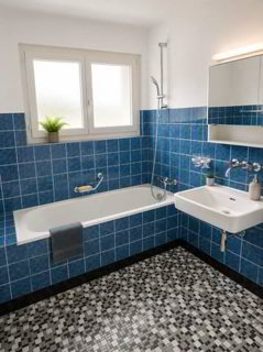 Sonnige 4.5-Zimmerwohnung mit Balkon in Heitenried 1/5