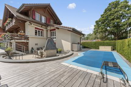 Einfamilienhaus mit Pool und Garage 1/5
