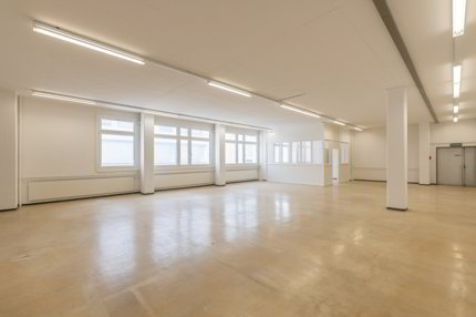 Büro- und Gewerbeflächen nahe Flugplatz Mollis 1/5